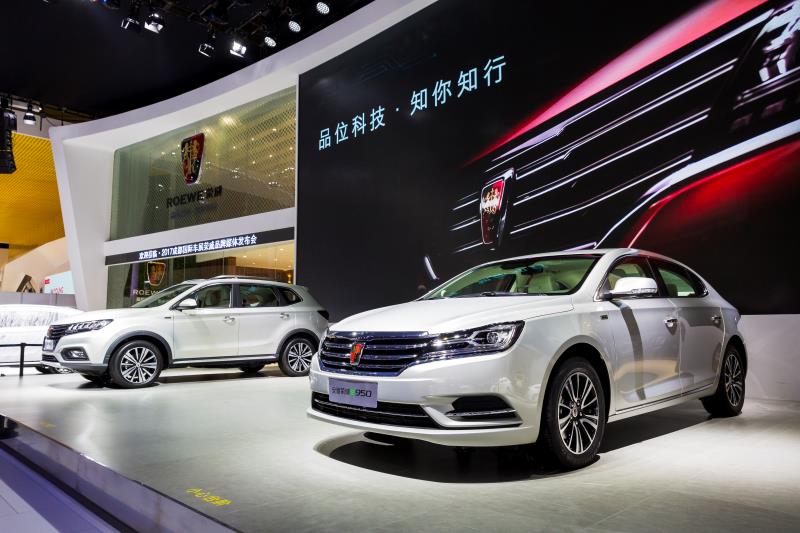 全新榮威950、榮威e950定義“高級轎車” 成都車展亮相售價16.88萬起 互聯(lián)網(wǎng)汽車上市一周年 系統(tǒng)升級帶來顛覆式進(jìn)化