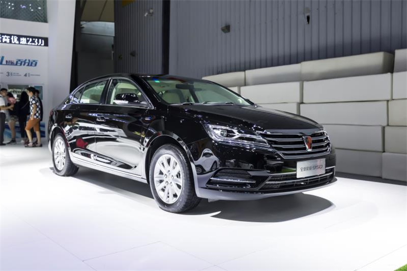 全新榮威950、榮威e950定義“高級轎車” 成都車展亮相售價16.88萬起 互聯(lián)網(wǎng)汽車上市一周年 系統(tǒng)升級帶來顛覆式進(jìn)化