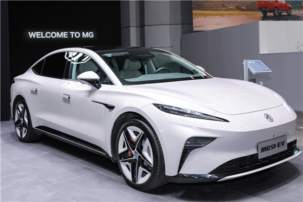上汽智己L6、MG3 HEV“技術(shù)出?！?中國(guó)智造“綻放”2024日內(nèi)瓦車展