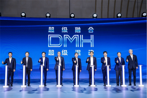 “入門即享長(zhǎng)續(xù)航大動(dòng)力” 榮威D5X DMH限時(shí)權(quán)益價(jià)10.98萬起，插混SUV市場(chǎng)迎來“價(jià)值王者”