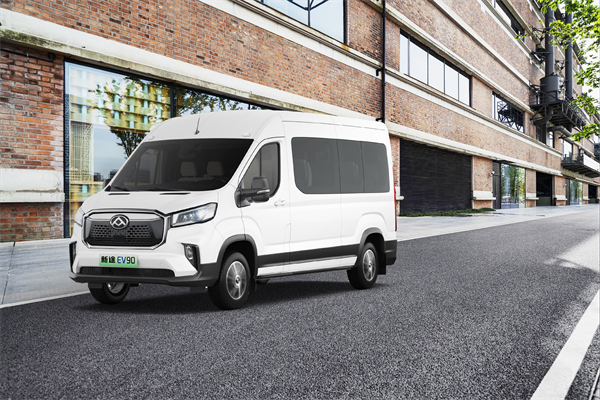 上汽大通MAXUS輕客家族“三電齊發(fā)”，大拿M1攜手2025款新途EV70、新途EV90上市發(fā)布
